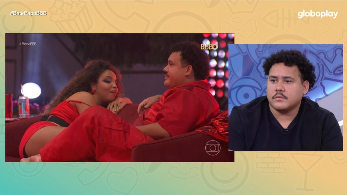 Davi assistindo as cenas dele com Pitel no Bate-Papo BBB