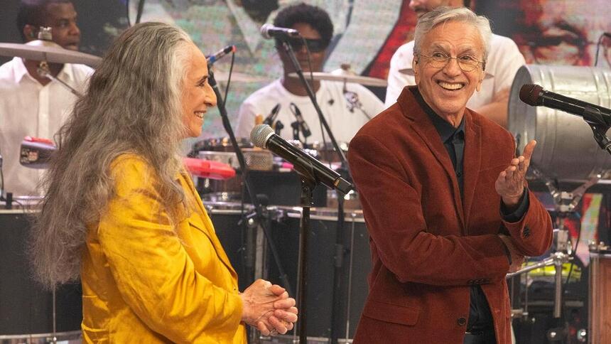 Maria Bethânia e Caetano Veloso no palco do Caldeirão