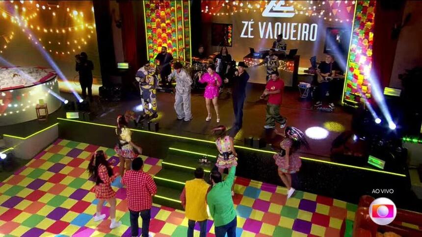 Xand Avião, Mari Fernandez, Zé Vaqueiro, Nattan e Felipe Amorim na abertura da festa no BBB