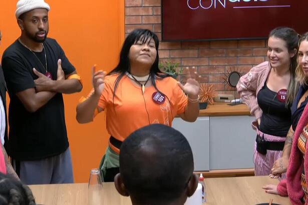 Ysani se apresentando na Casa Laranja do A Grande Conquista