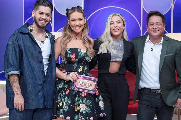 Zé Felipe, Virginia, Leonardo e Poliana Rocha em foto posada no Sabadou com Virginia