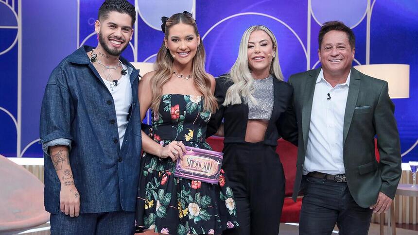 Zé Felipe, Virginia, Leonardo e Poliana Rocha em foto posada no Sabadou com Virginia