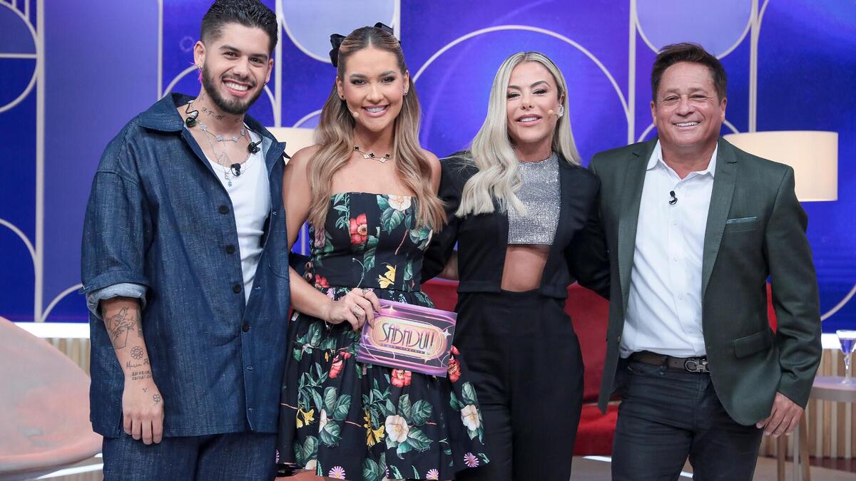 Zé Felipe, Virginia, Leonardo e Poliana Rocha em foto posada no Sabadou com Virginia