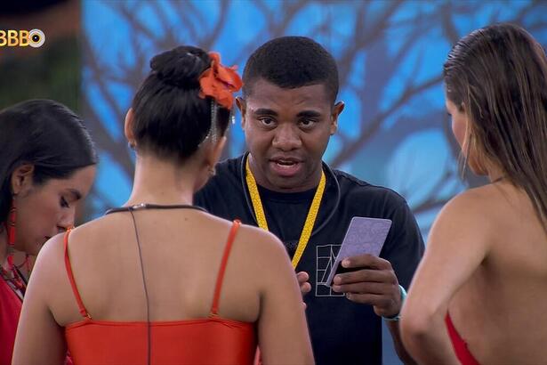 Davi fala olhando para Alane e Beatriz após o Sincerão do BBB 24