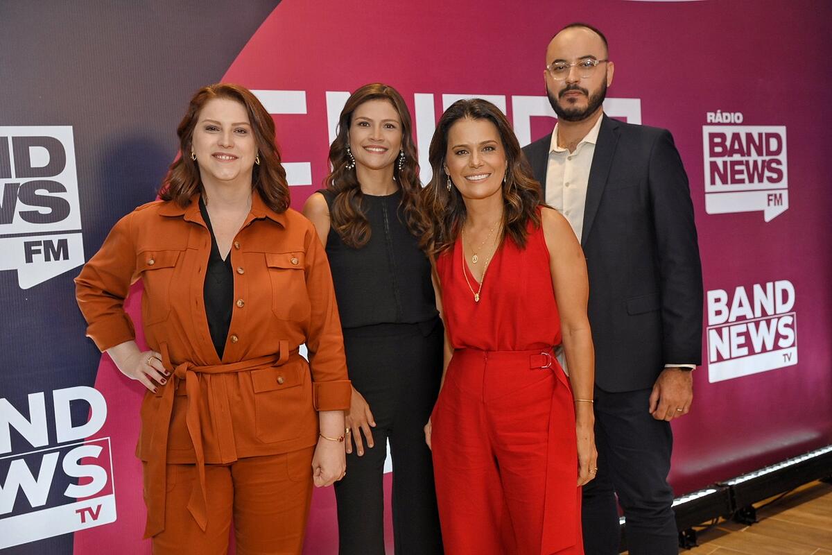 Equipe do Entre Nós Juliana Rosa, Thaís Dias, Adriana Araújo e Renan Sukevicius na coletiva do programa Entre Nós