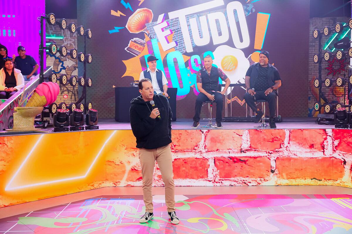 Benja no comando de seu programa no dia 5 de abril de 2024