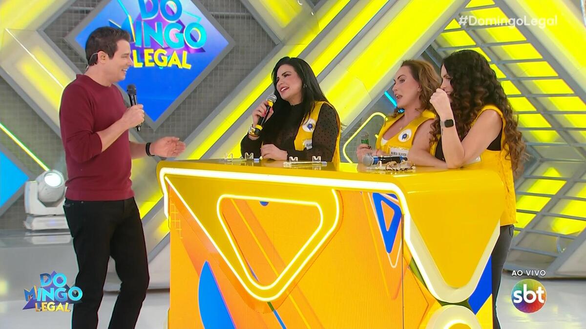 Luiza Ambiel, Nubia Oliiver e Solange Gomes conversam com Celso Portiolli no Domingo Legal