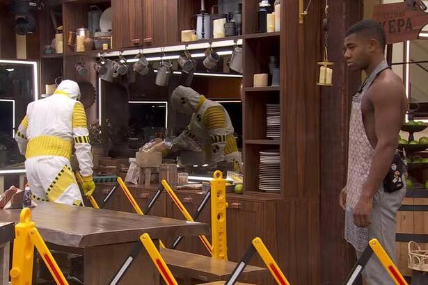 Dummies interditando a cozinha do BBB 24