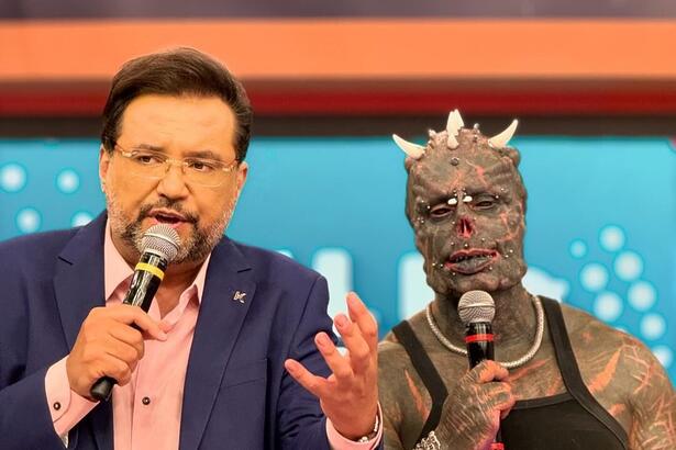 Geraldo Luis ao lado do Homem Diabo no palco do programa Geral do Povo, na RedeTV