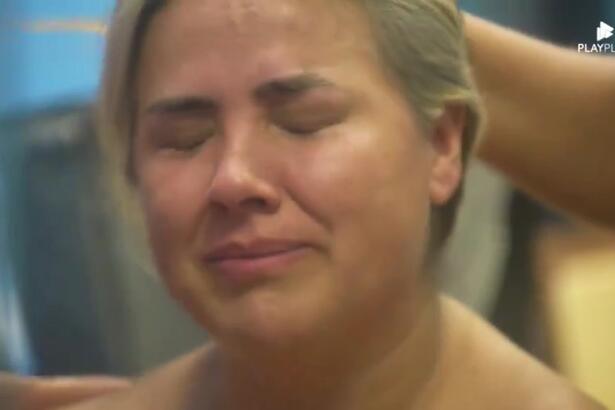 Nadya chorando na casa azul do A Grande Conquista 2
