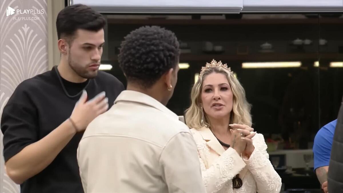 Baronesa, Kaio e Vinigram em conversa na sala de A Grande Conquista