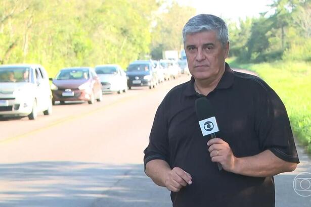 Fachel em trecho reportagem para o Jornal Nacional no Rio Grande do Sul