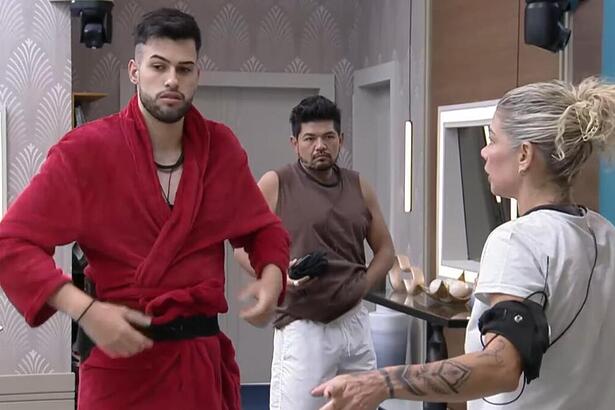 Kaio, Hideo e Cátia na cozinha de A Grande Conquista