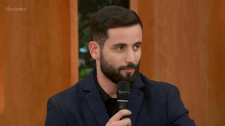 Matteus durante participação no sofá do Encontro