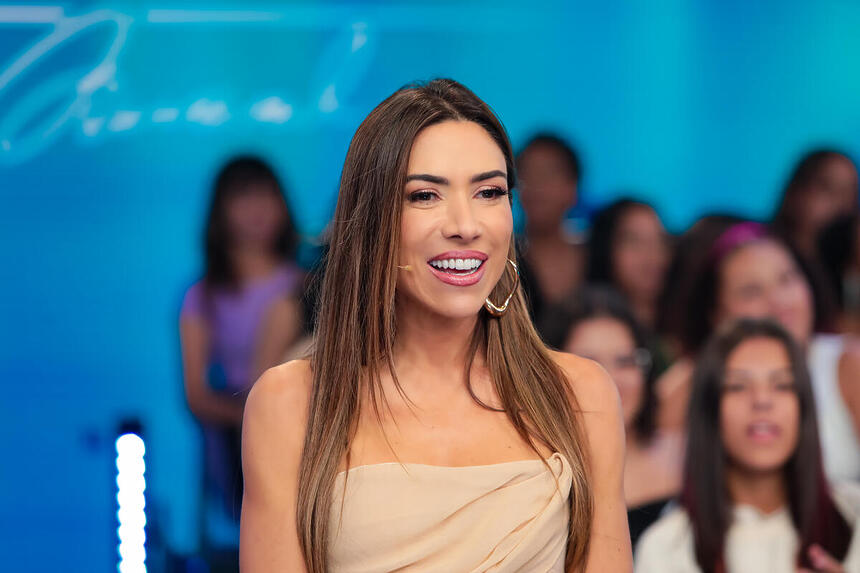 Patrícia Abravanel sorrindo no Programa Silvio Santos