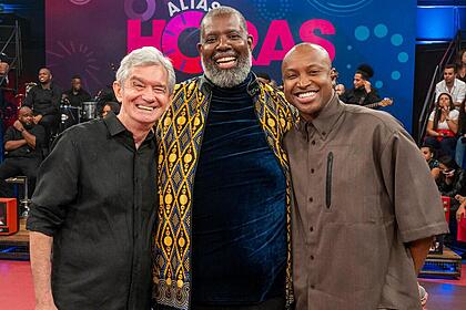 Serginho Groisman, Péricles e Thiaguinho juntos em foto posada no Altas Horas