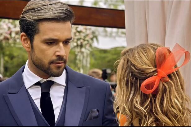 Sergio Marone e Leona Cavalli em cena da novela Apocalipse