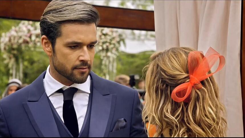 Sergio Marone e Leona Cavalli em cena da novela Apocalipse