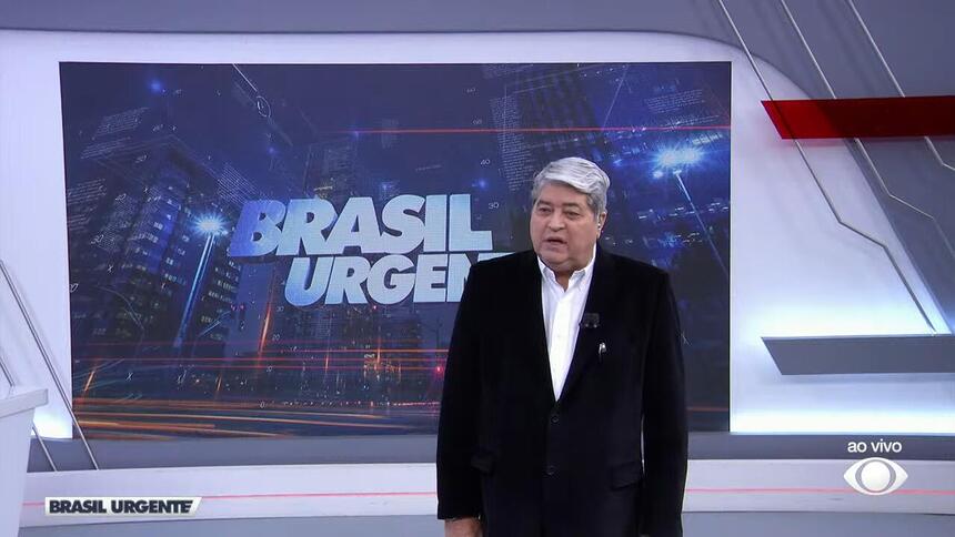 Datena em frente ao telão do Brasil Urgente