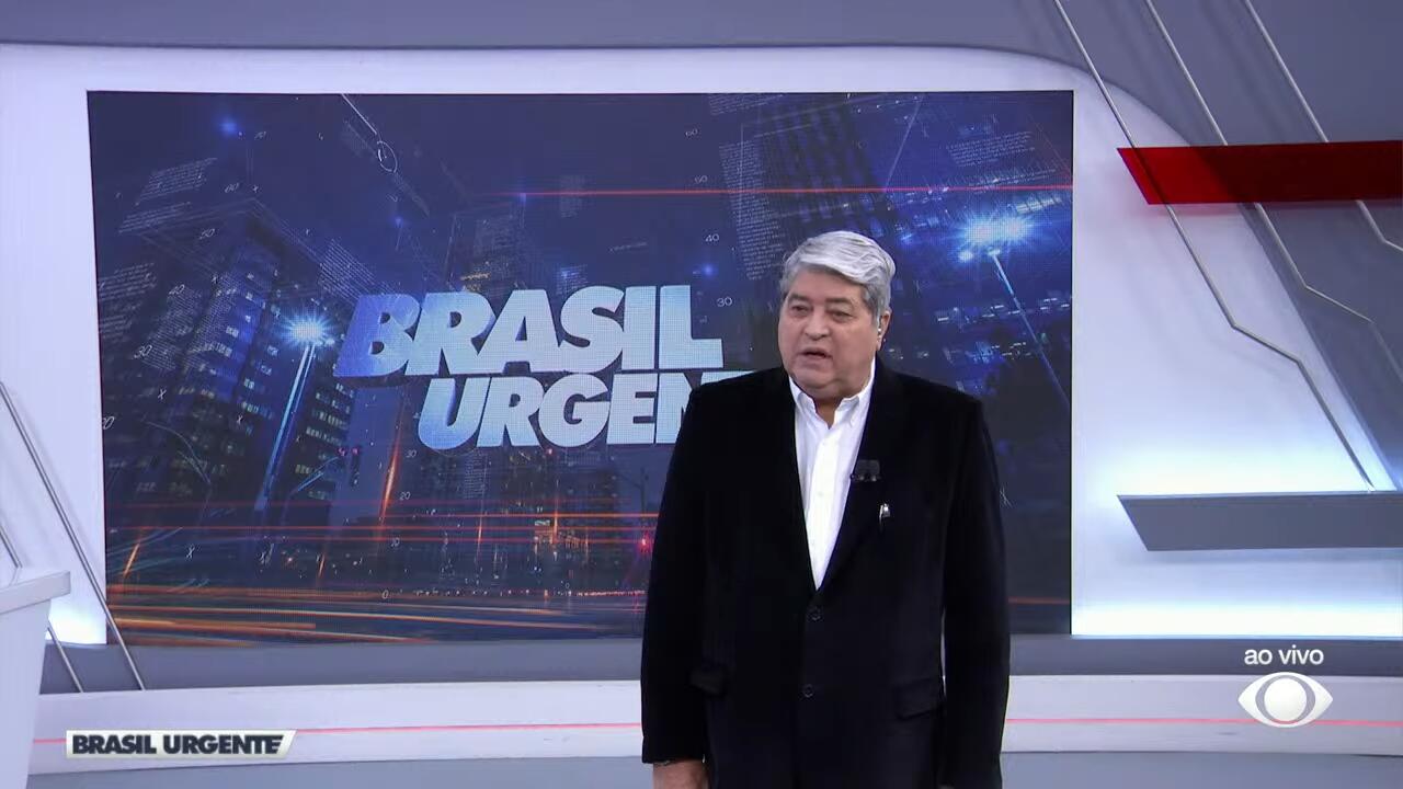 Datena em frente ao telão do Brasil Urgente