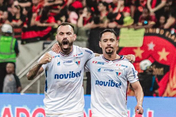 Jogadores do Fortaleza comemorando vitória na Copa do Nordeste