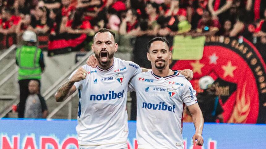 Jogadores do Fortaleza comemorando vitória na Copa do Nordeste