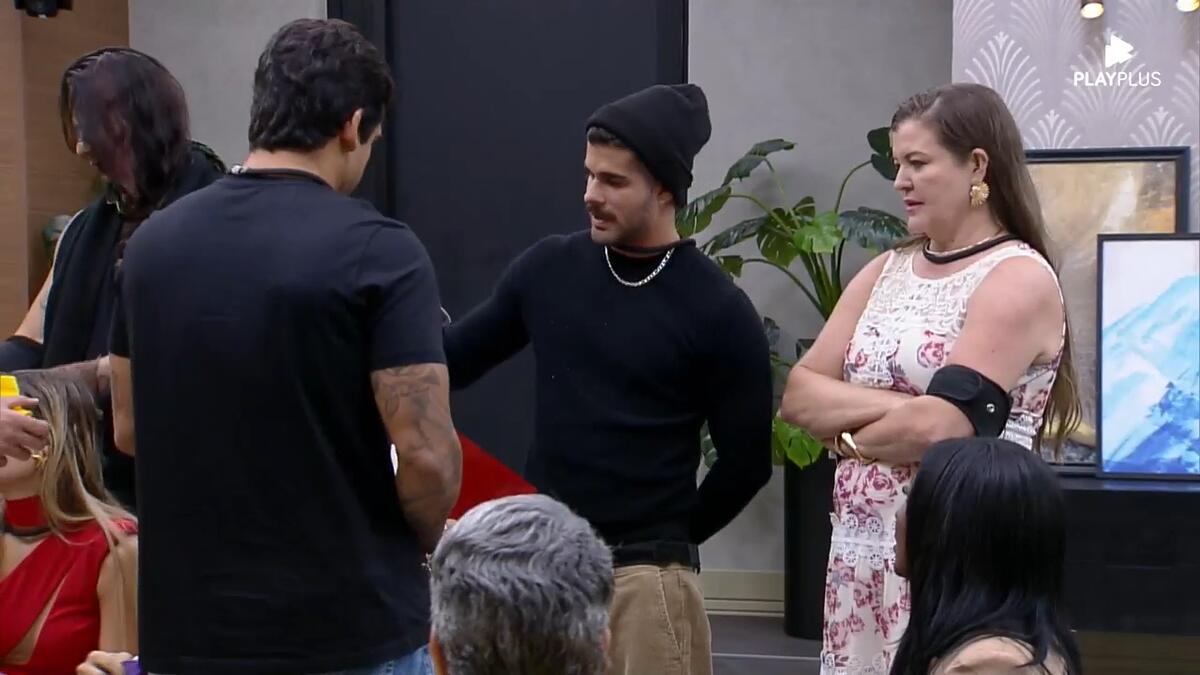 Lucas de Albú triste, após sortear bolacha X e fica fora da Prova dos Donos do A Grande Conquista