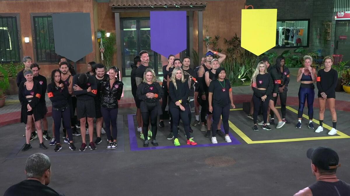 Grupos cinza, roxo e amarelo posicionado para o último desafio da Vila do A Grande Conquista 2