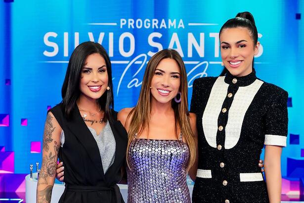 Tati Zaqui, Patrícia Abravanel e Pétala Barreiros no centro do palco do Programa Silvio Santos