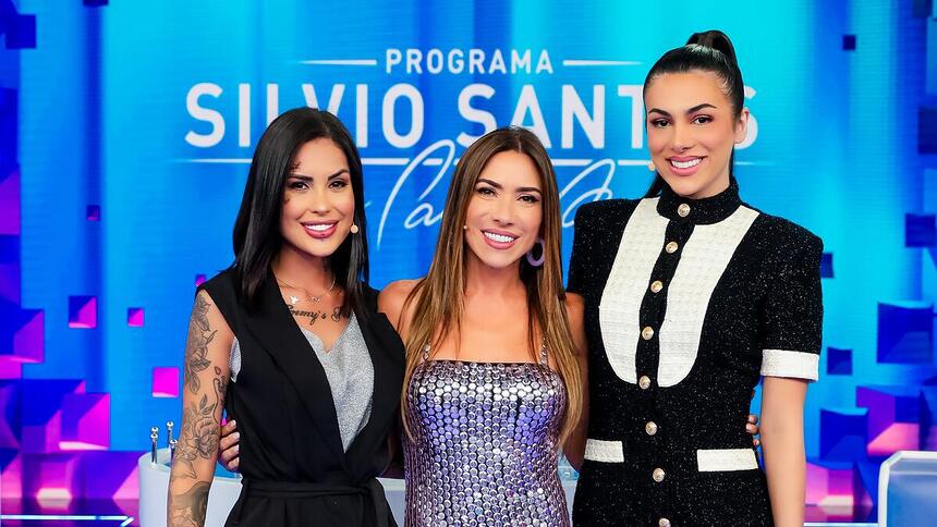 Tati Zaqui, Patrícia Abravanel e Pétala Barreiros no centro do palco do Programa Silvio Santos