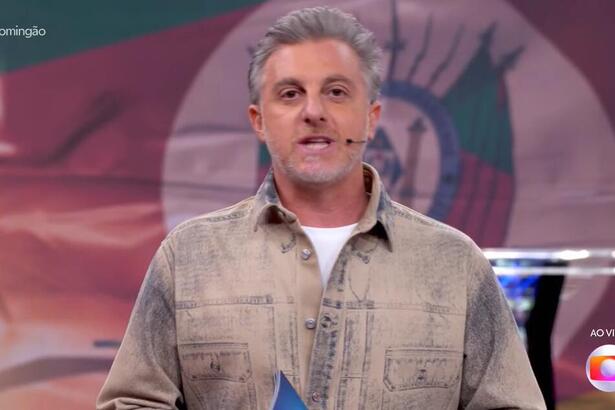 Luciano Huck no palco do Domingão durante especial sobre enchentes no Rio Grande do Sul