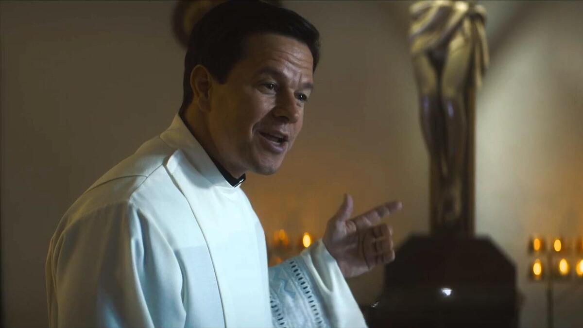Mark Wahlberg em cena do filme Luta Pela Fé - A História do Padre Stu