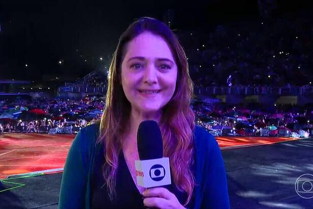 Larissa Schmidt no palco da Marcha Pra Jesus no Rio de Janeiro