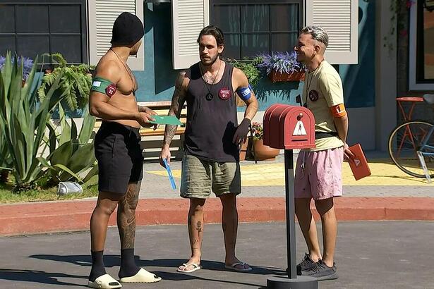 Thiago Luz (Casa Azul), Clevinho Santana (Casa Verde) e Manoelzinho (Casa Laranja) se preparam para a missão dos novos Donos do A Grande Conquista 2