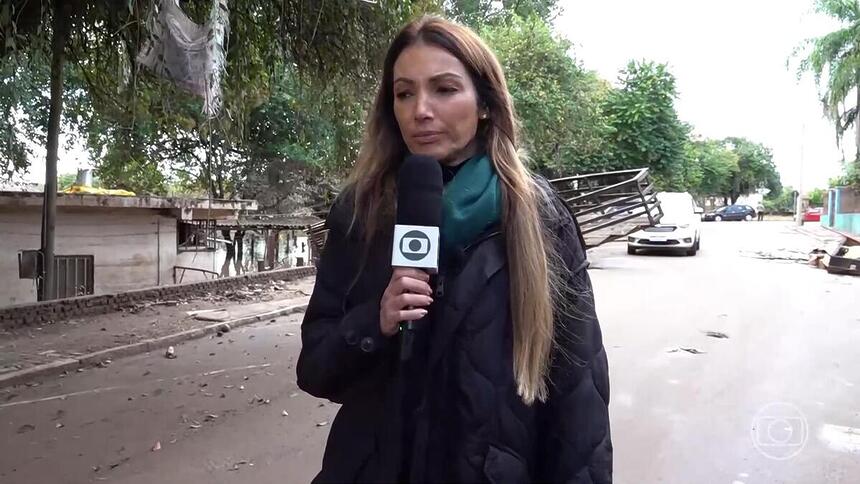 Patrícia Poeta olha para o chão emocionada na cidade onde nasceu no Rio Grande do Sul