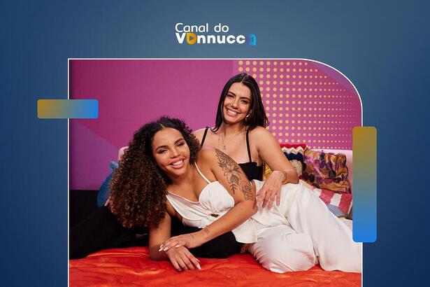 Fernanda Bande e Pitel deitada numa cama na estreia do “Na Cama com Pitanda” no Multishow na arte da Coluna do Vannucci