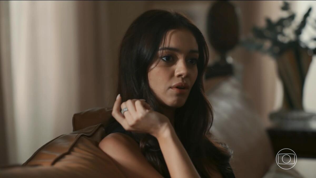 Eliana (Sophie Charlotte) fica surpresa com a decisão