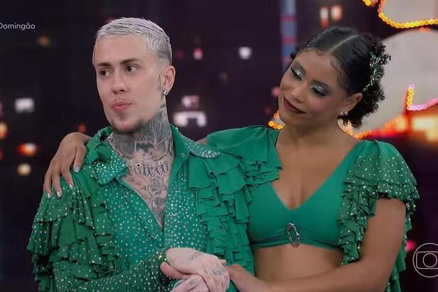 MC Daniel e Paula Santos, com uma roupa de salsa verde, na Dança dos Famosos