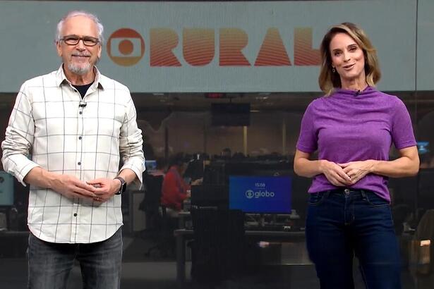 Nélson Araújo ao lado de Helen Martins na redação do Globo Rural