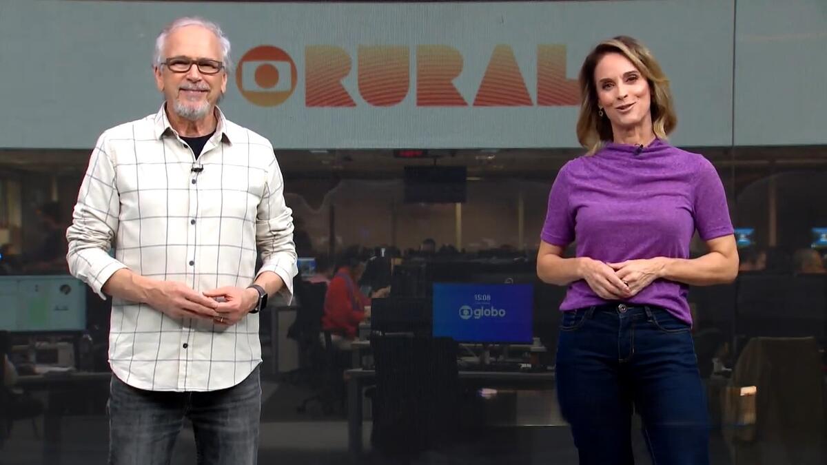 Nélson Araújo ao lado de Helen Martins na redação do Globo Rural