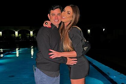 Nicole Bahls e Marcelo Viana em foto posada juntos