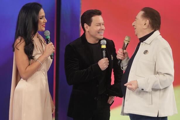 Raul Gil, Márcia Dantas e Marcão do Povo no estúdio do Jogo do Banquinho