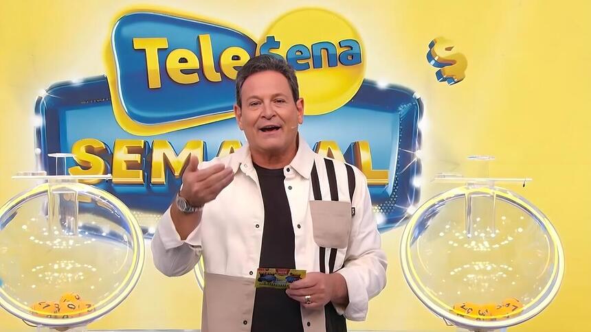 Luiz Ricardo no cenário amarelo da Tele Sena Semanal edição 06