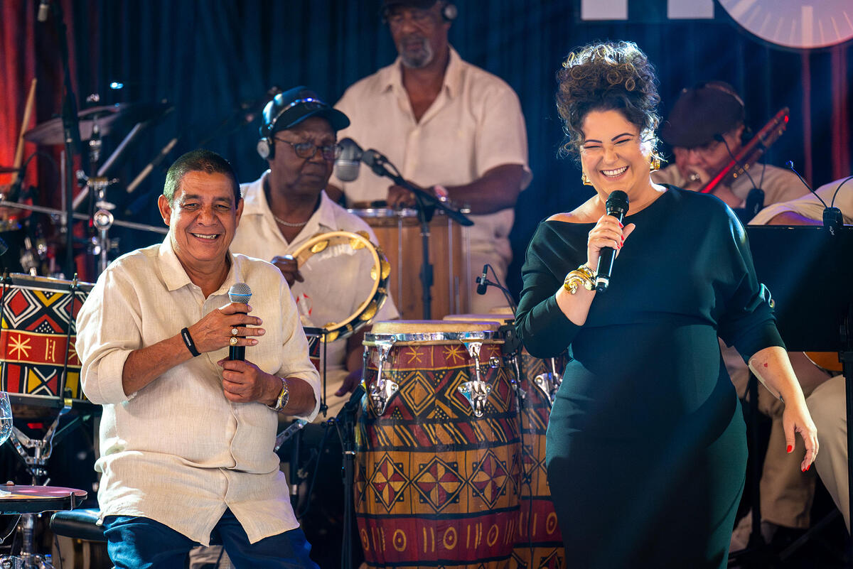 Zeca Pagodinho e Maria Rita no especial de aniversário de Serginho