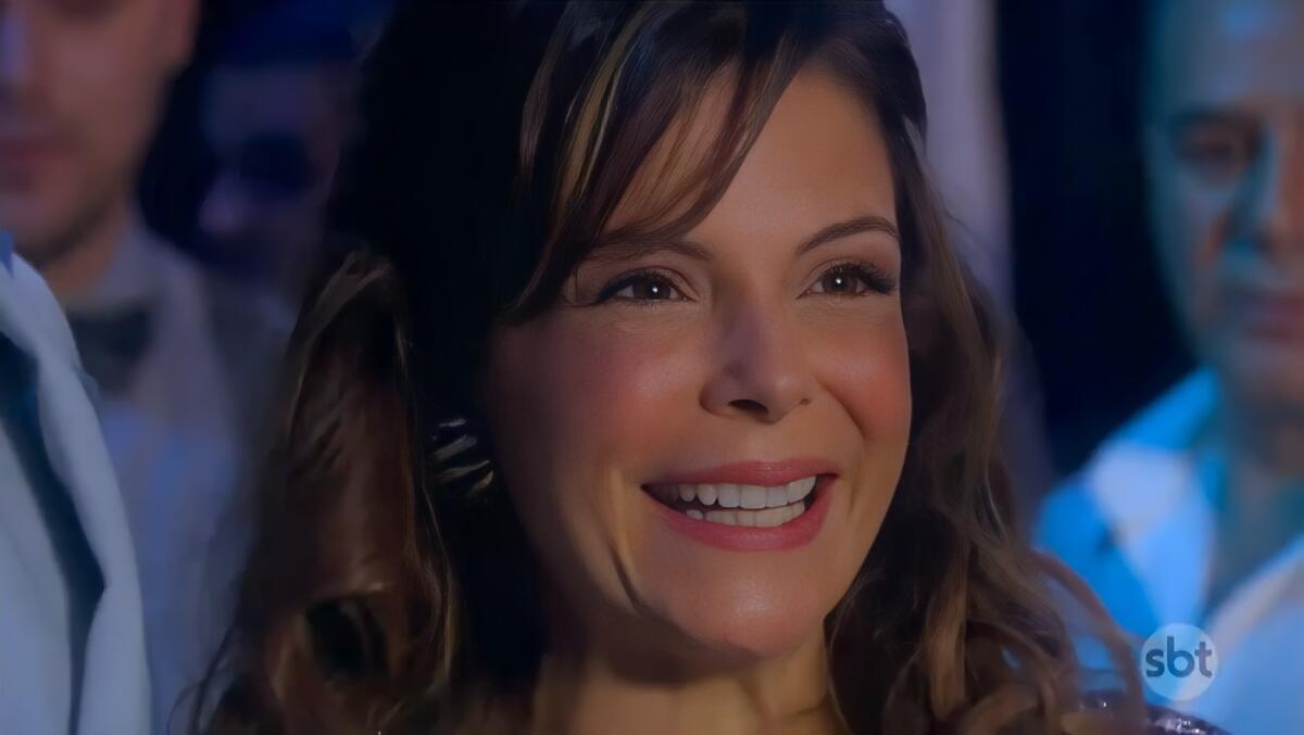 Mylla Christie como verônica, sorrindo em cena da novela As Aventuras de Poliana