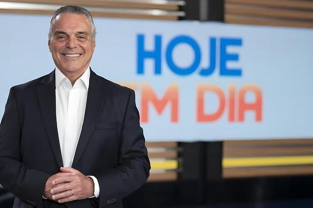 Dr. Sproesser sorrindo no cenário do Hoje em Dia