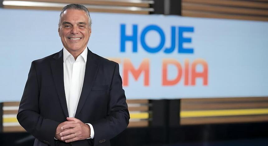 Dr. Sproesser sorrindo no cenário do Hoje em Dia