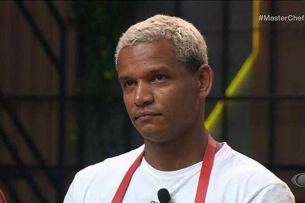 José Jefferson triste ao ser eliminado do MasterChef Brasil 2024