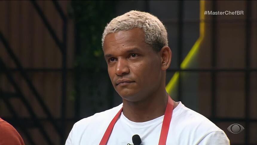 José Jefferson triste ao ser eliminado do MasterChef Brasil 2024