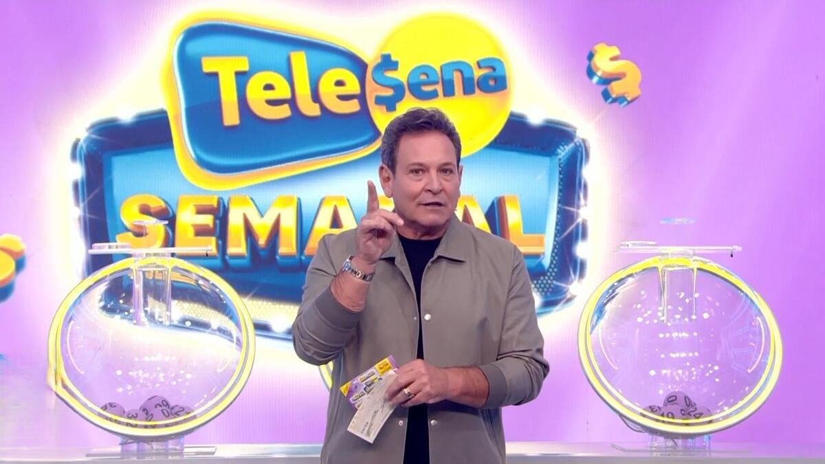 Luiz Ricardo apresentando o sorteio lilás da Tele Sena Semanal